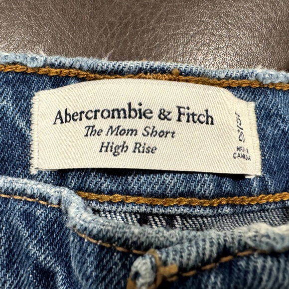 Abercrombie & Fitch The Mom Short High Rise Distressed Shorts Sz 35/20-NWT - Picture 4 of 4